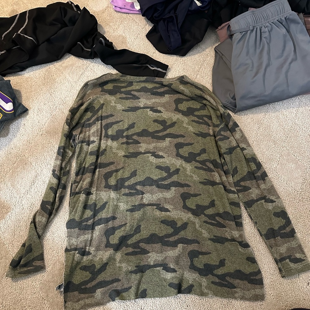 Women’s Camo Crewneck